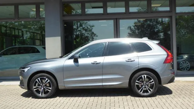 Volvo XC60 B4 (d) AWD Geartronic Momentum - Foto 2