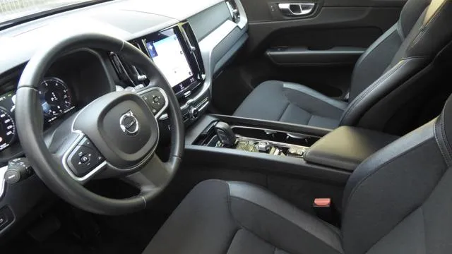 Volvo XC60 B4 (d) AWD Geartronic Momentum - Foto 7