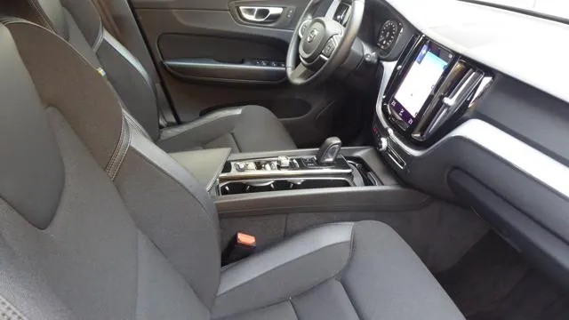 Volvo XC60 B4 (d) AWD Geartronic Momentum - Foto 8