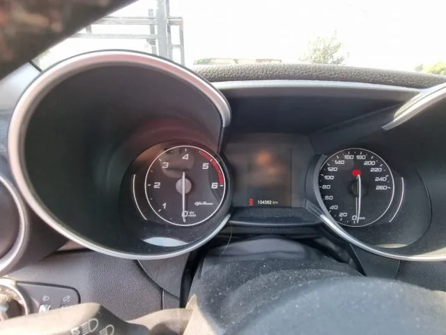 Alfa romeo giulia - dettaglio 9