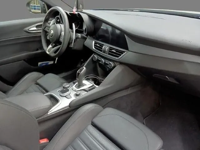 Alfa romeo giulia - dettaglio 24