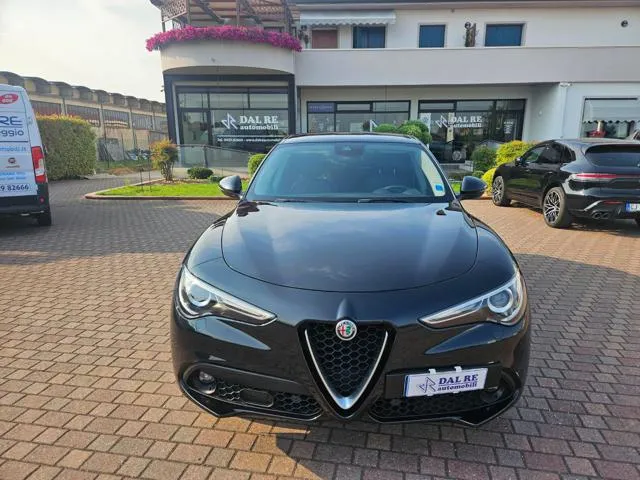 Alfa Romeo Stelvio Stelvio 2.2 T.diesel 210 CV AT8 Q4 Exec. - Foto 1
