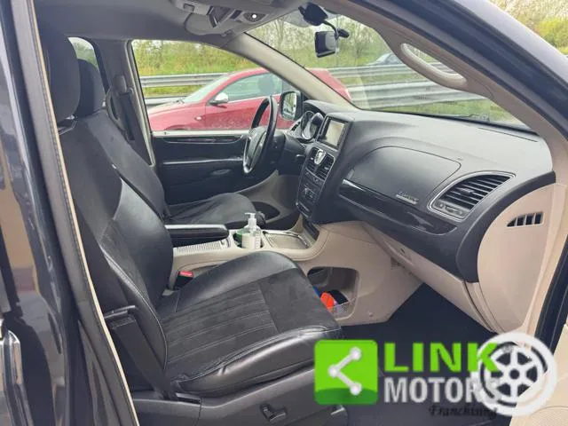 Lancia Voyager Voyager 2.8 Turbodiesel Platinum 177 CV - Foto 9