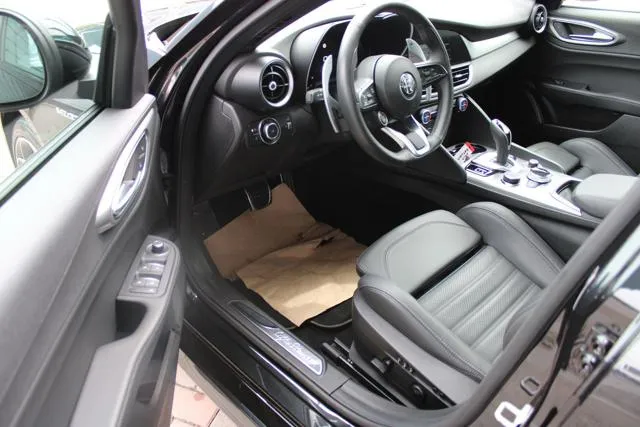 Alfa romeo giulia - dettaglio 10