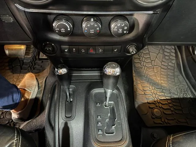 Jeep Wrangler Unlimited 3.6 V6 Sahara Auto - Foto 7