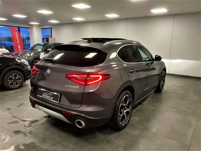 Alfa Romeo Stelvio Stelvio 2.2 T.diesel 210 CV AT8 Q4 Exec. - Foto 4
