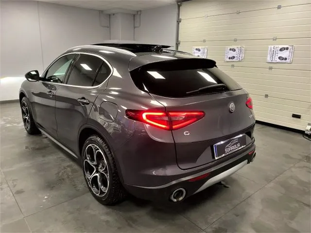 Alfa Romeo Stelvio Stelvio 2.2 T.diesel 210 CV AT8 Q4 Exec. - Foto 5