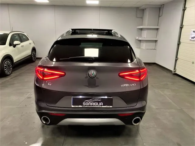 Alfa Romeo Stelvio Stelvio 2.2 T.diesel 210 CV AT8 Q4 Exec. - Foto 6