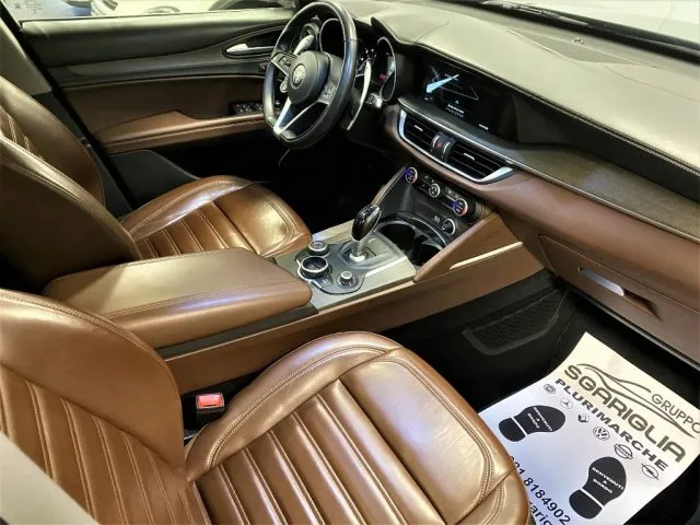 Alfa Romeo Stelvio Stelvio 2.2 T.diesel 210 CV AT8 Q4 Exec. - Foto 9