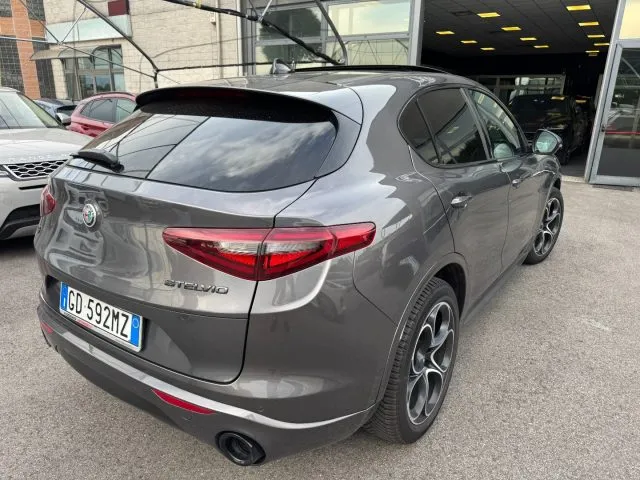 Alfa Romeo Stelvio Stelvio 2.2 T.diesel 210 AT8 Q4 VeloceTì - Foto 4