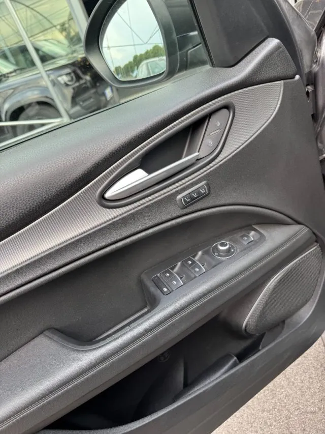 Alfa Romeo Stelvio Stelvio 2.2 T.diesel 210 AT8 Q4 VeloceTì - Foto 9
