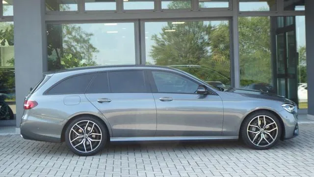 Mercedes-Benz E 220 d S.W. 4Matic Auto Premium AMG - Foto 4