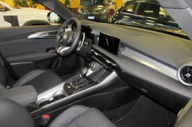 Alfa Romeo Tonale 1.5 hybrid Veloce 160cv tct7 - Km.9.620 - Foto 13