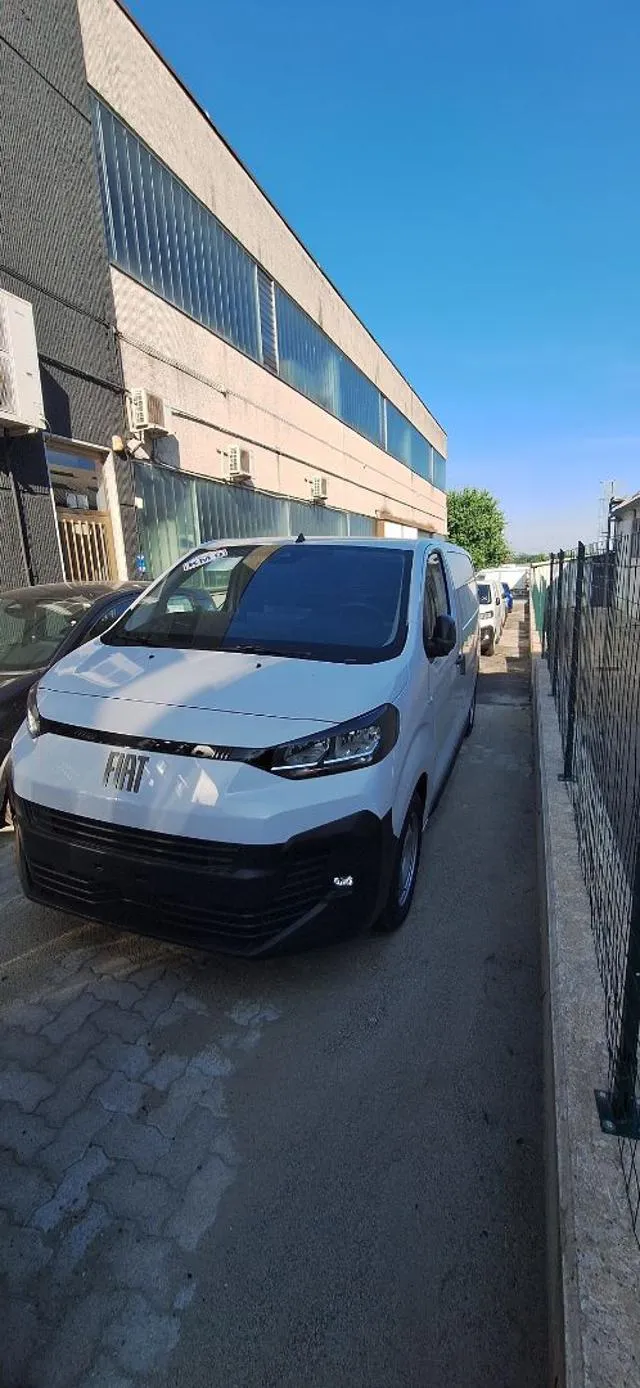 Fiat Scudo 1.5 BlueHDi 120 CV S&S PL-TN Furgone Easy Pro - Foto 2