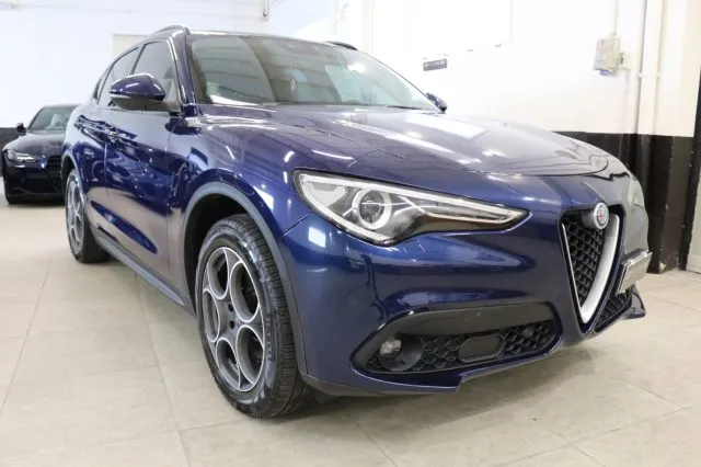 Alfa Romeo Stelvio Stelvio 2.2 T.diesel 210 CV AT8 Q4 Exec. - Foto 1