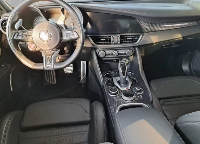 Alfa Romeo Giulia Giulia 2.9 T V6 AT8 Quadrifoglio - Foto 6