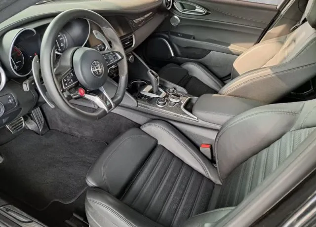 Alfa Romeo Giulia Giulia 2.9 T V6 AT8 Quadrifoglio - Foto 7
