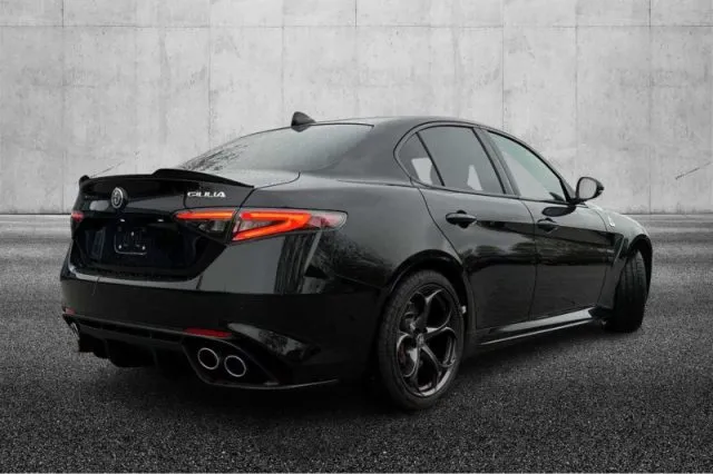 Alfa Romeo Giulia Giulia 2.9 T V6 AT8 Quadrifoglio - Foto 2
