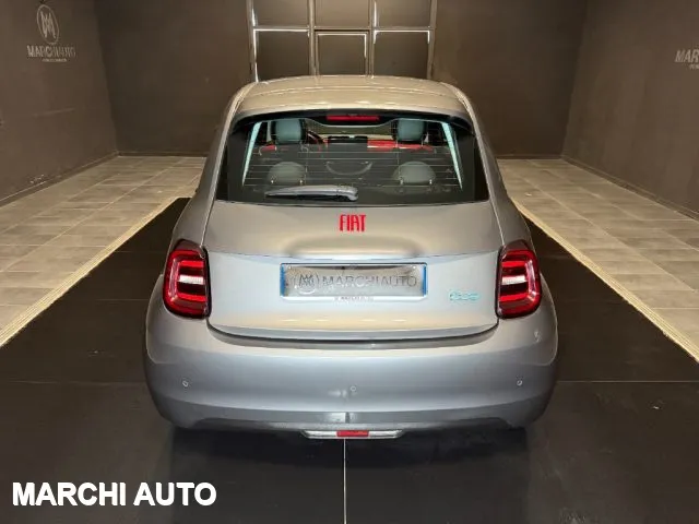 Fiat 500E Berlina 23,65 kWh Red - Foto 6