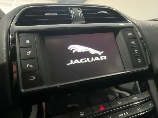 Jaguar F-Pace 2.0 D 180 CV AWD aut. Prestige - Foto 6