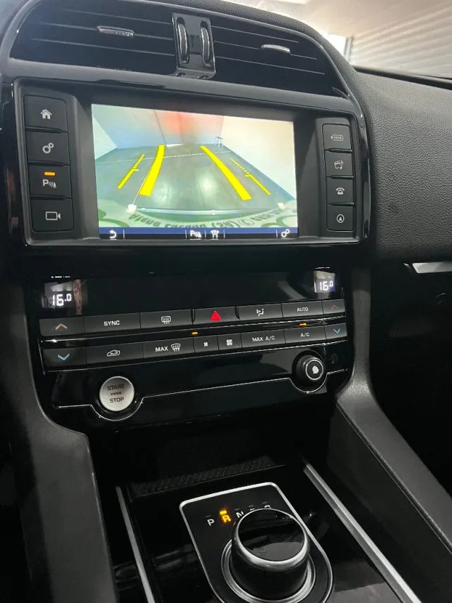 Jaguar F-Pace 2.0 D 180 CV AWD aut. Prestige - Foto 8