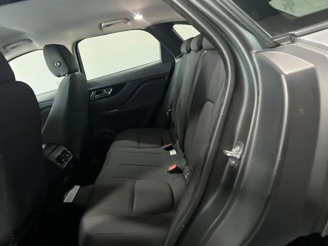 Jaguar F-Pace 2.0 D 180 CV AWD aut. Prestige - Foto 10