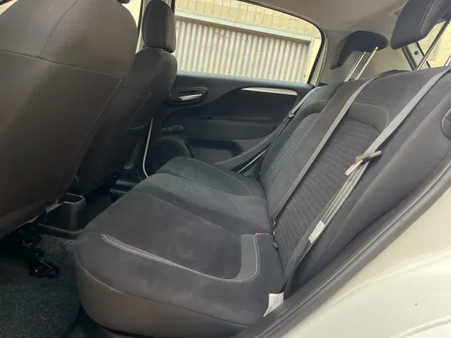 Fiat Punto 1.3MJT Lounge - Foto 13