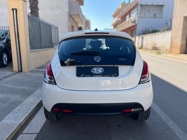 Lancia Ypsilon 1.0 5p Hybrid Silver - Foto 5