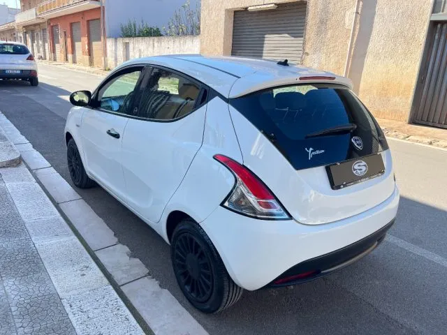 Lancia Ypsilon 1.0 5p Hybrid Silver - Foto 6