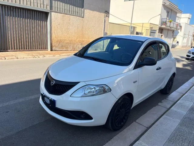 Lancia Ypsilon 1.0 5p Hybrid Silver - Foto 7