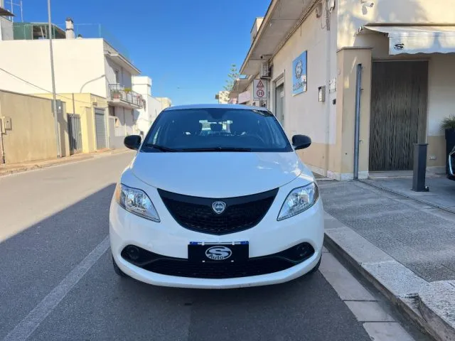 Lancia Ypsilon 1.0 5p Hybrid Silver - Foto 8