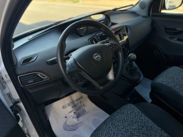 Lancia Ypsilon 1.0 5p Hybrid Silver - Foto 13