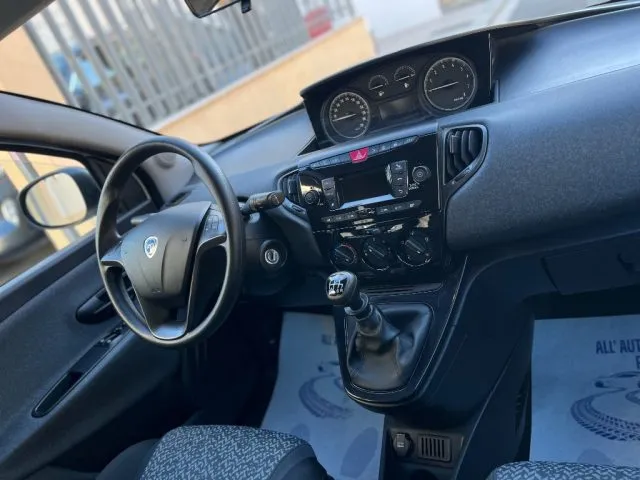 Lancia Ypsilon 1.0 5p Hybrid Silver - Foto 14