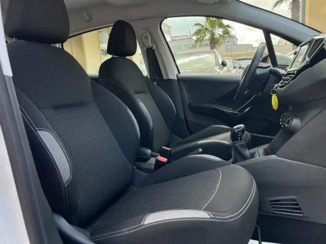Peugeot 208 208 PureTech 82 5p. Allure - Foto 10
