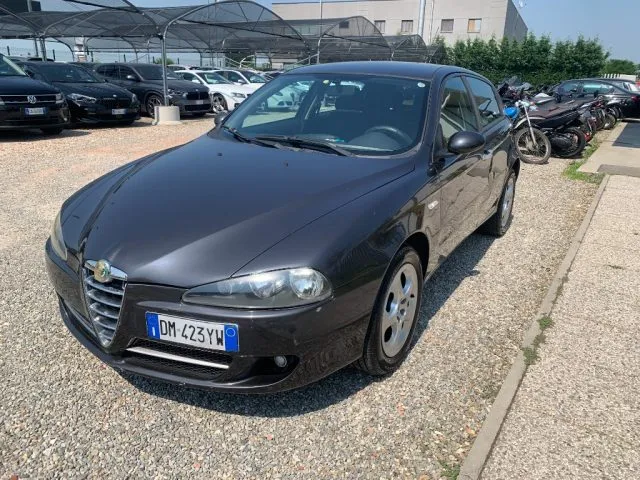 Alfa Romeo 147 147 1.9 JTD 120CV 5p. Distinctive - Foto 1
