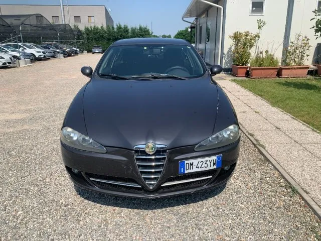 Alfa Romeo 147 147 1.9 JTD 120CV 5p. Distinctive - Foto 2