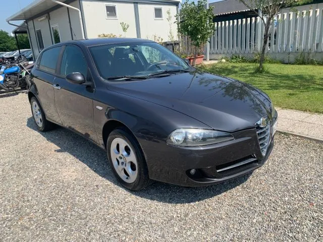 Alfa Romeo 147 147 1.9 JTD 120CV 5p. Distinctive - Foto 3