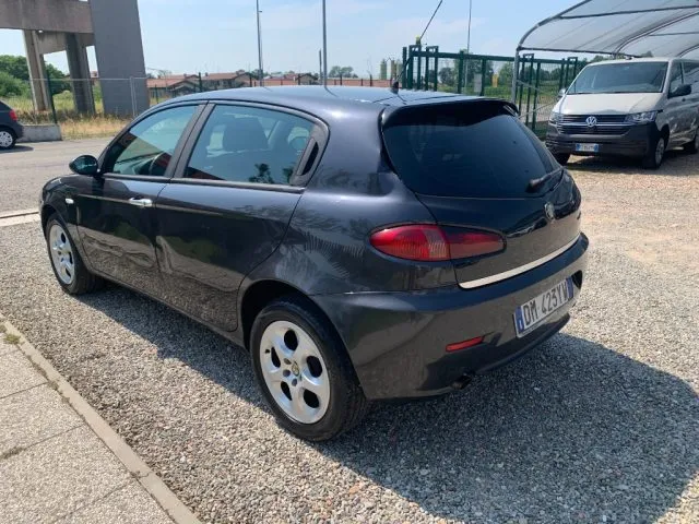 Alfa Romeo 147 147 1.9 JTD 120CV 5p. Distinctive - Foto 7