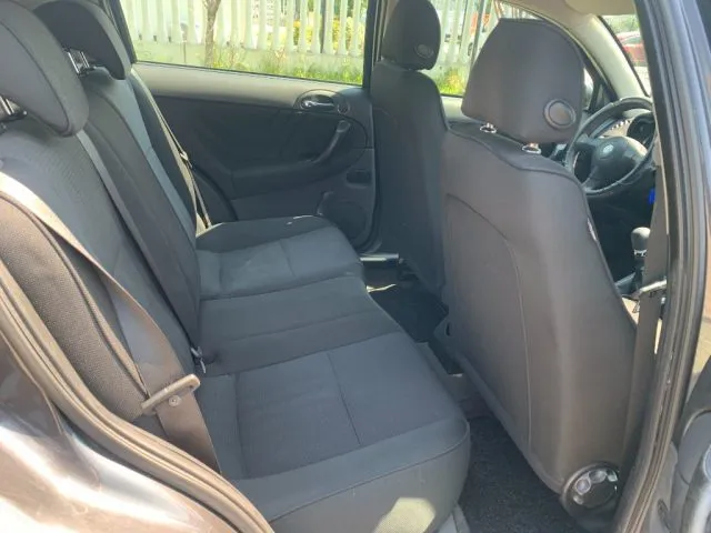 Alfa Romeo 147 147 1.9 JTD 120CV 5p. Distinctive - Foto 11
