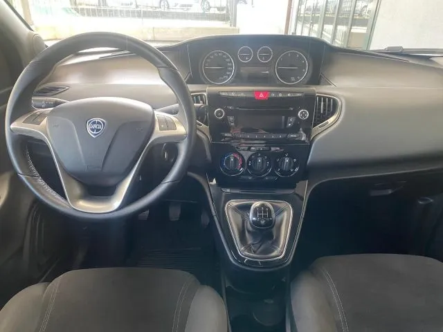 Lancia Ypsilon Ypsilon 1.3 MJT 95 CV 5p. S&S Platinum - Foto 25
