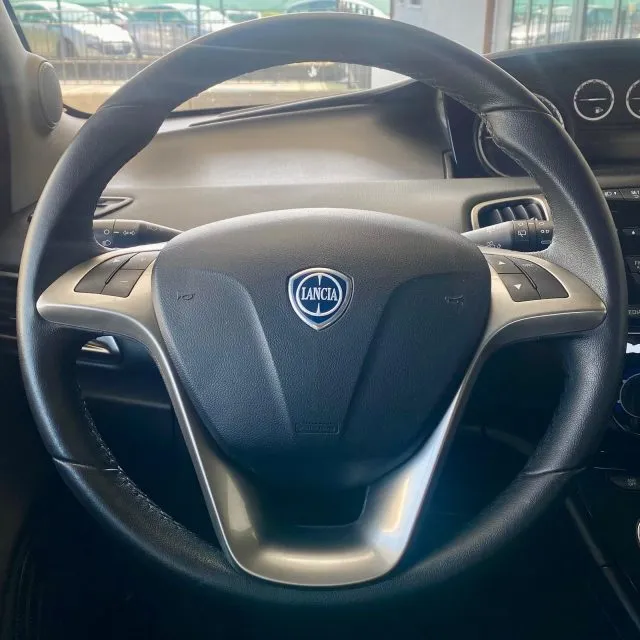 Lancia Ypsilon Ypsilon 1.3 MJT 95 CV 5p. S&S Platinum - Foto 26