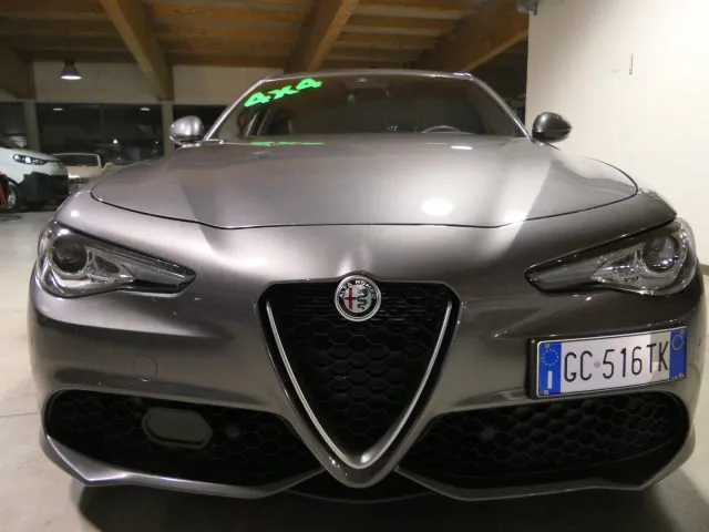 Alfa Romeo Giulia Giulia 2.0 Turbo 280CV AT8 AWD Q4 Veloce - Foto 2