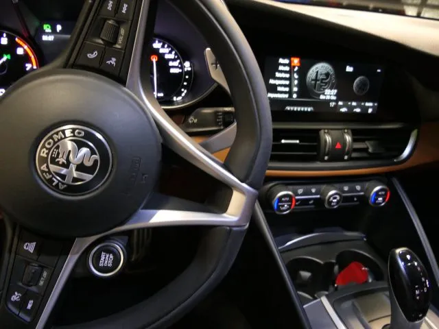 Alfa Romeo Giulia Giulia 2.0 Turbo 280CV AT8 AWD Q4 Veloce - Foto 13
