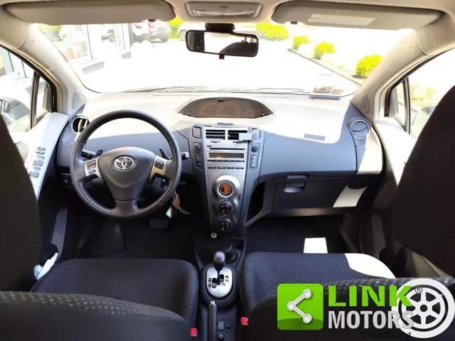 Toyota Yaris 1.3 5 porte M-MT Sol NEOPATENTATI GARANZIA INCL. - Foto 4