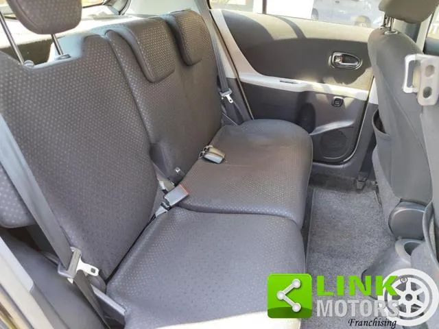 Toyota Yaris 1.3 5 porte M-MT Sol NEOPATENTATI GARANZIA INCL. - Foto 6