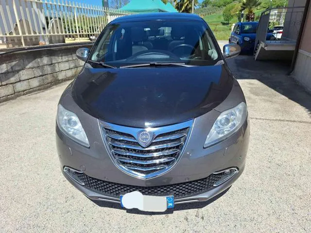 Lancia Ypsilon Ypsilon 1.3 MJT 95 CV 5p. S&S Platinum - Foto 2