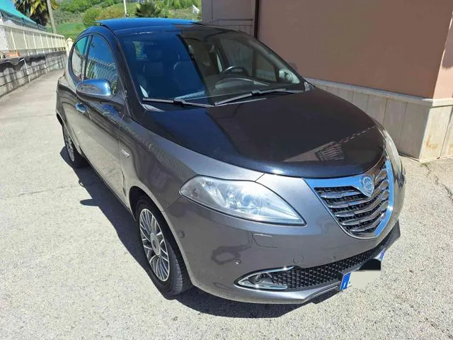Lancia Ypsilon Ypsilon 1.3 MJT 95 CV 5p. S&S Platinum - Foto 3