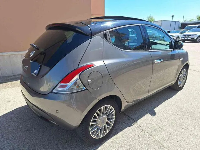 Lancia Ypsilon Ypsilon 1.3 MJT 95 CV 5p. S&S Platinum - Foto 4