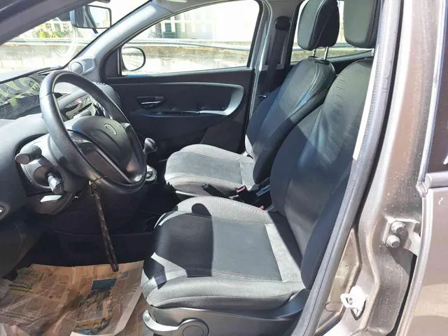 Lancia Ypsilon Ypsilon 1.3 MJT 95 CV 5p. S&S Platinum - Foto 7