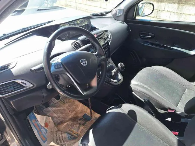 Lancia Ypsilon Ypsilon 1.3 MJT 95 CV 5p. S&S Platinum - Foto 9